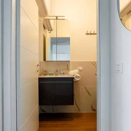 New Flat Near Ieo And Olympic Village アパート ミラノ