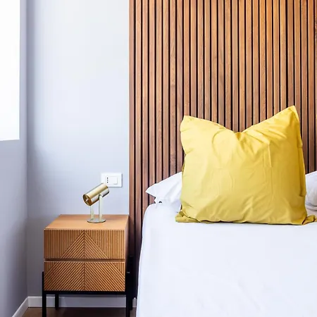 New Flat Near Ieo And Olympic Village アパート ミラノ